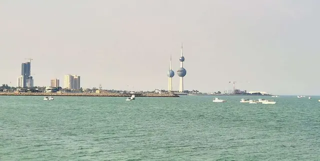 أبراج الكويت من البحر