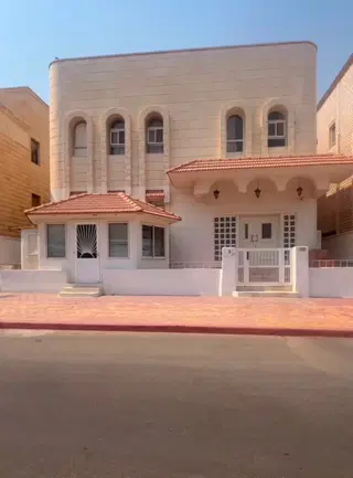 للبيع بيت في مبارك الكبير