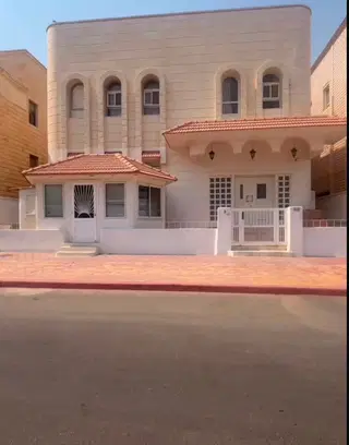 للبيع بيت في مبارك الكبير
