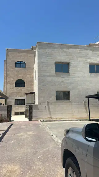 للإيجار دور في مشرف
