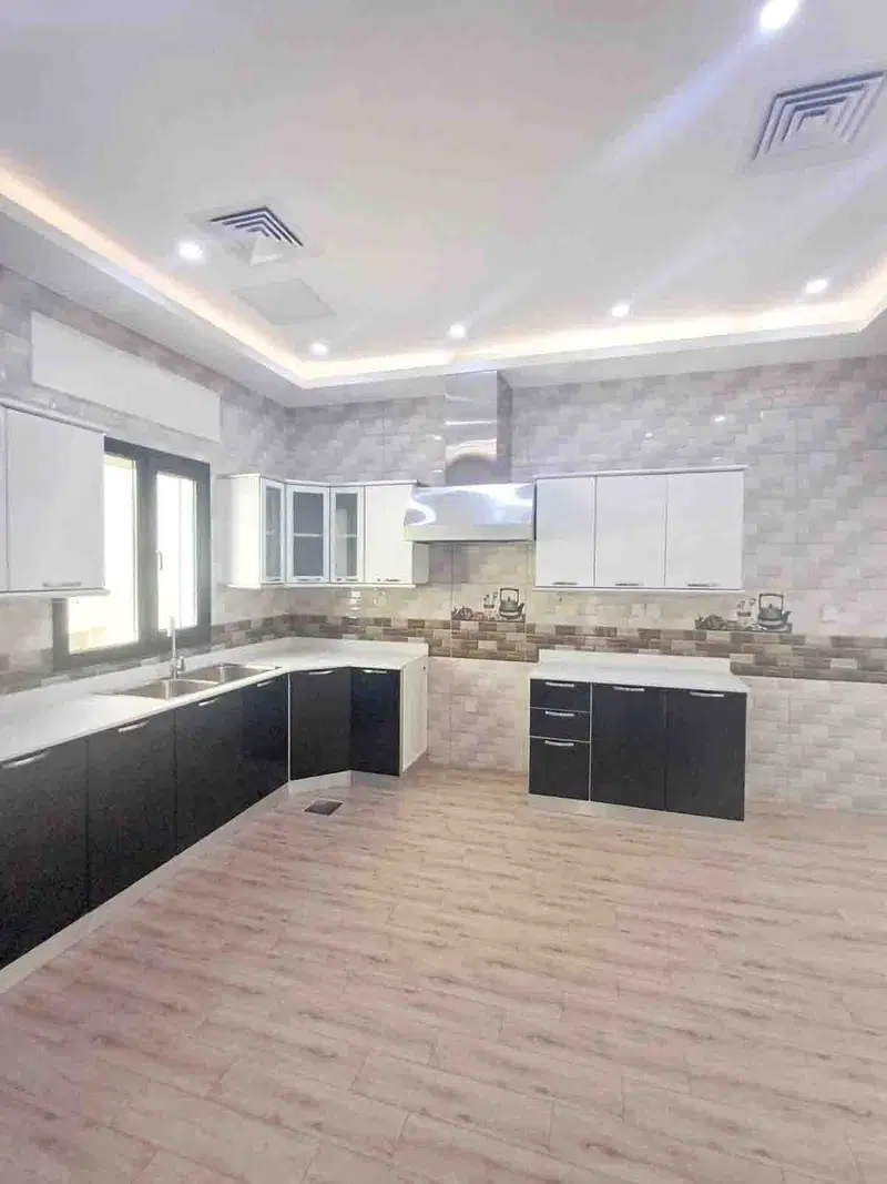 Floor For Rent in Rumaithiya — 2