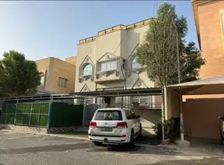 للبيع بيت في مبارك الكبير