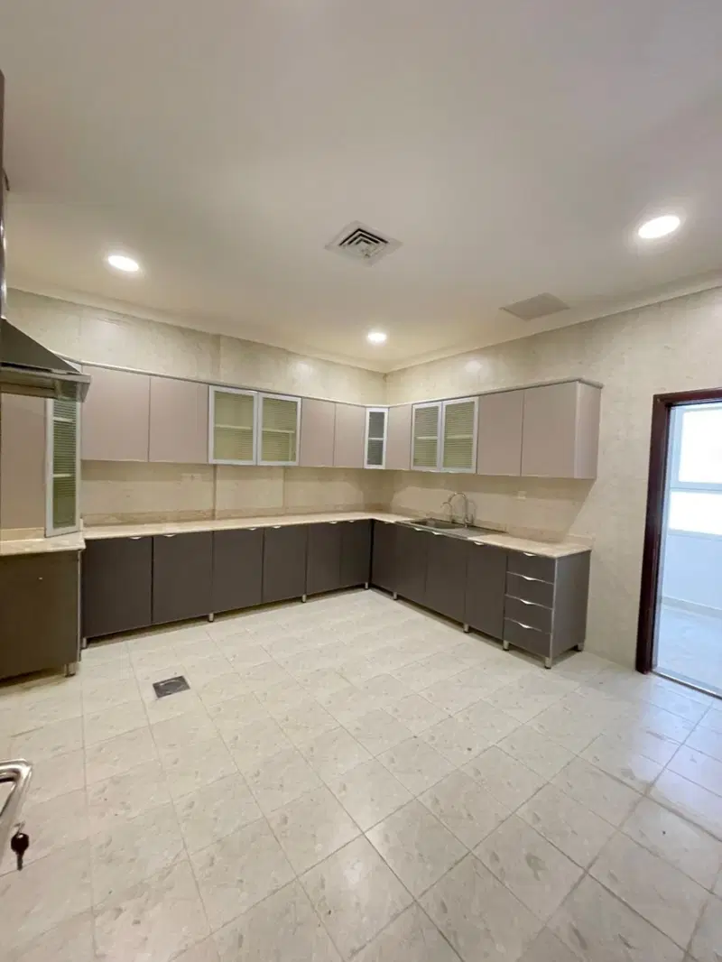 Floor For Rent in Abu Ftaira — 4